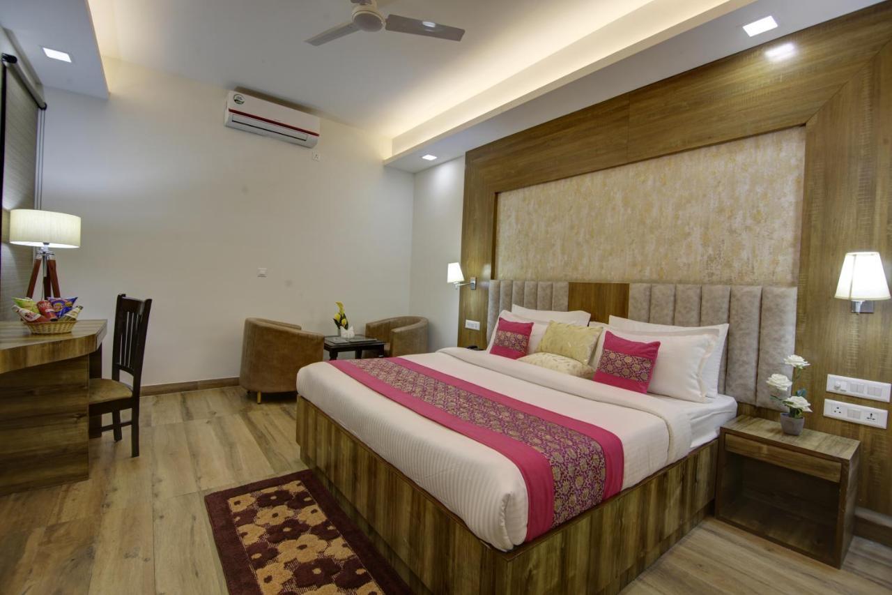 Hotel The Prithvi Near Delhi Airport 뉴델리 외부 사진
