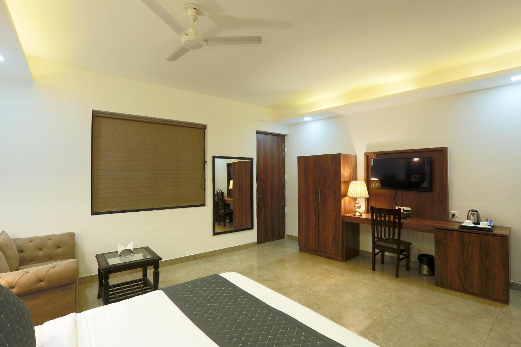 Hotel The Prithvi Near Delhi Airport 뉴델리 외부 사진